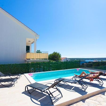 Apartment Jerry With Private Pool มิลนา ภายนอก รูปภาพ