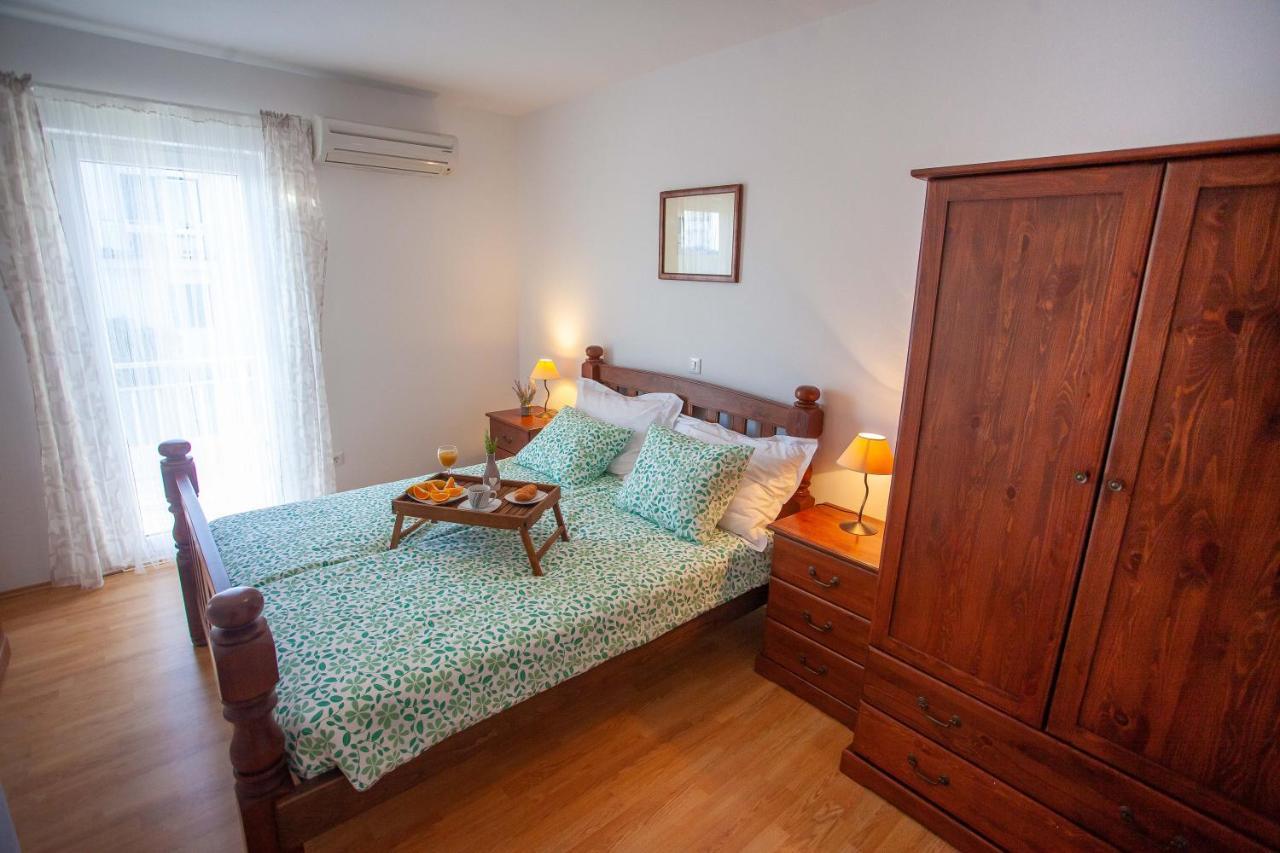 Apartment Jerry With Private Pool มิลนา ภายนอก รูปภาพ