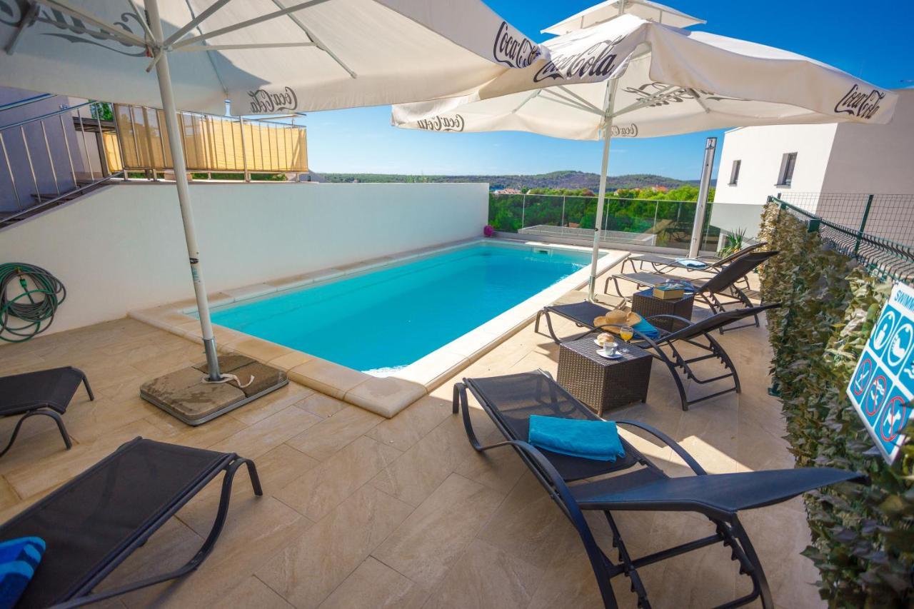Apartment Jerry With Private Pool มิลนา ภายนอก รูปภาพ