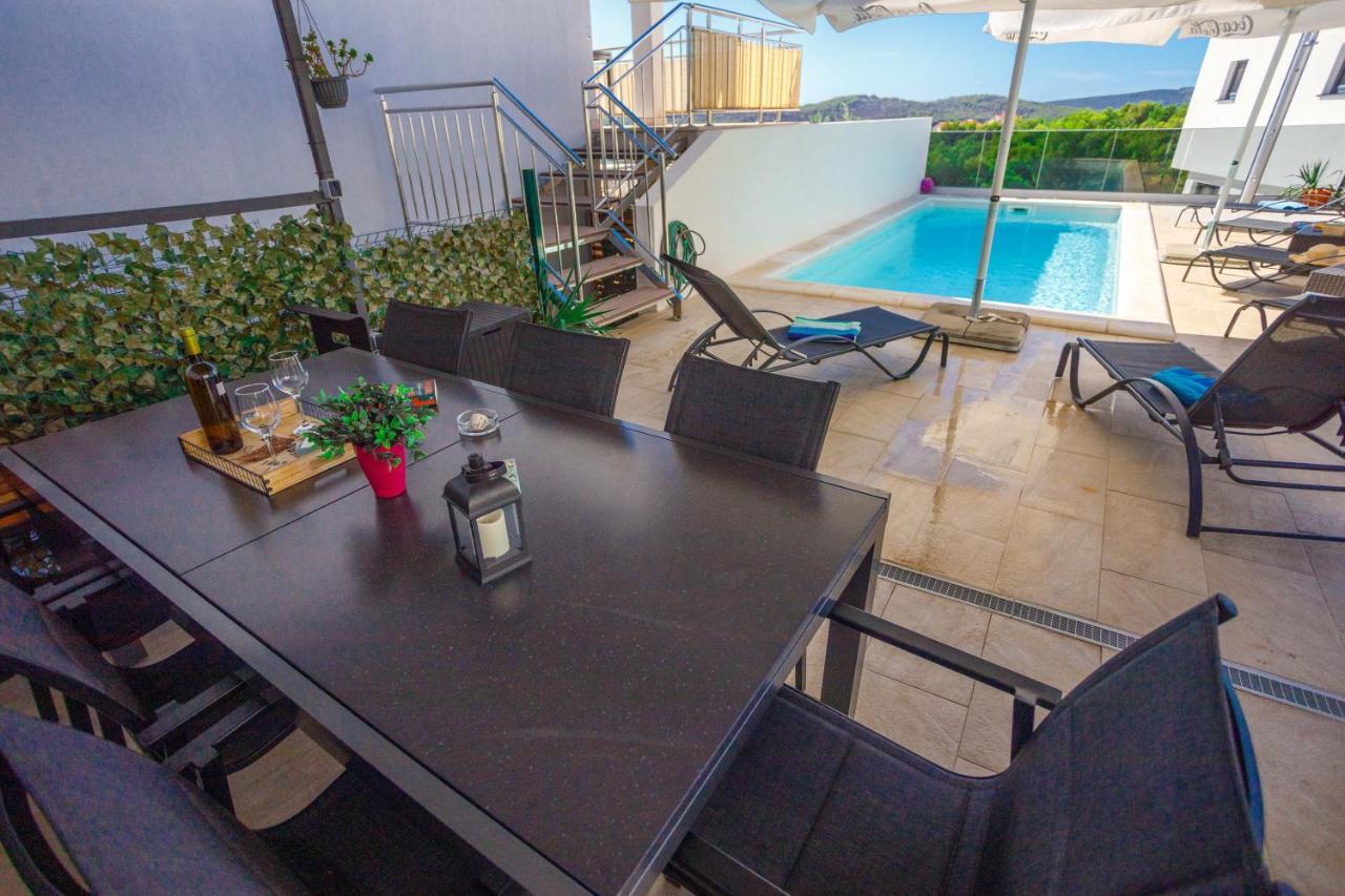 Apartment Jerry With Private Pool มิลนา ภายนอก รูปภาพ
