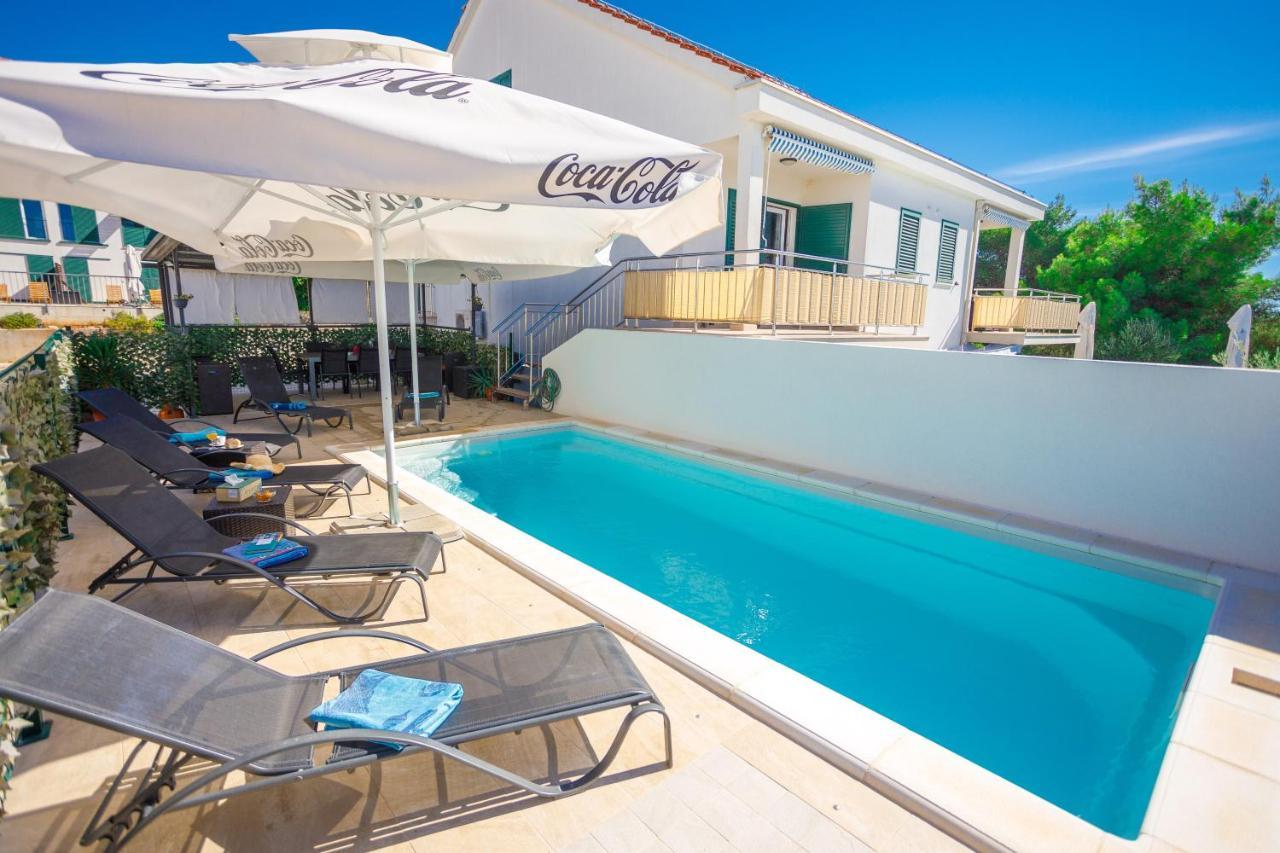 Apartment Jerry With Private Pool มิลนา ภายนอก รูปภาพ